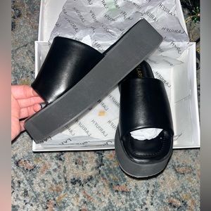 LARIUFH Chunky Sandals Never Worn Still in Box